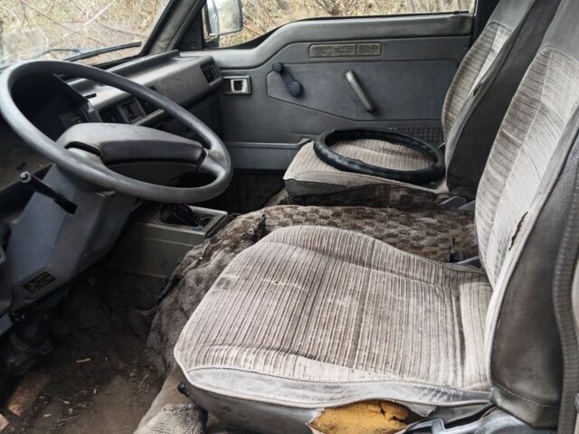 Серый Тойота Хиасе, объемом двигателя 1.8 л и пробегом 300 тыс. км за 713 $, фото 3 на Automoto.ua