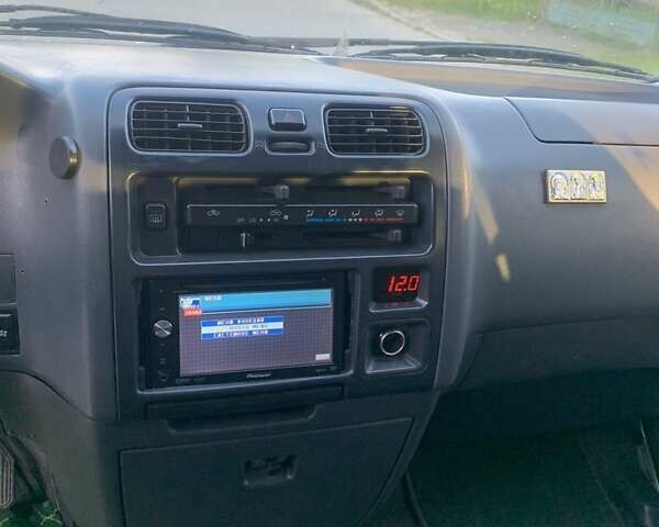 Сірий Тойота Хіасє, об'ємом двигуна 2.45 л та пробігом 450 тис. км за 6200 $, фото 4 на Automoto.ua