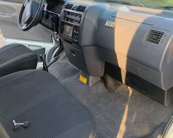 Сірий Тойота Хіасє, об'ємом двигуна 2.45 л та пробігом 450 тис. км за 6200 $, фото 5 на Automoto.ua