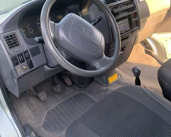 Сірий Тойота Хіасє, об'ємом двигуна 2.45 л та пробігом 450 тис. км за 6200 $, фото 2 на Automoto.ua