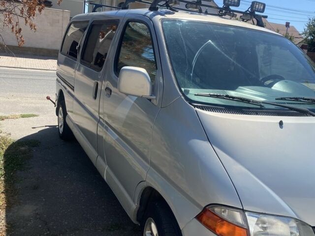 Серый Тойота Хиасе, объемом двигателя 2.5 л и пробегом 300 тыс. км за 6500 $, фото 3 на Automoto.ua