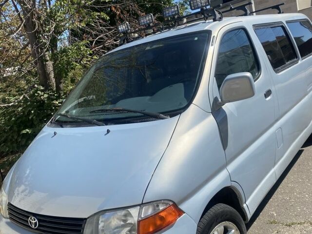 Серый Тойота Хиасе, объемом двигателя 2.5 л и пробегом 300 тыс. км за 6500 $, фото 2 на Automoto.ua