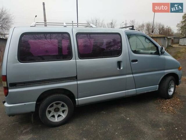 Серый Тойота Хиасе, объемом двигателя 2.4 л и пробегом 395 тыс. км за 3500 $, фото 5 на Automoto.ua