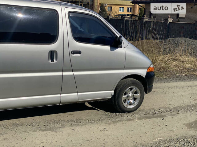 Серый Тойота Хиасе, объемом двигателя 2.5 л и пробегом 412 тыс. км за 9750 $, фото 4 на Automoto.ua