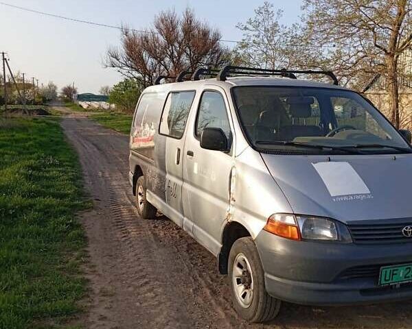 Сірий Тойота Хіасє, об'ємом двигуна 2.5 л та пробігом 310 тис. км за 5000 $, фото 1 на Automoto.ua