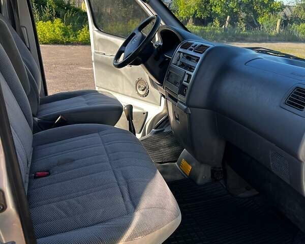 Серый Тойота Хиасе, объемом двигателя 2.49 л и пробегом 303 тыс. км за 10000 $, фото 5 на Automoto.ua