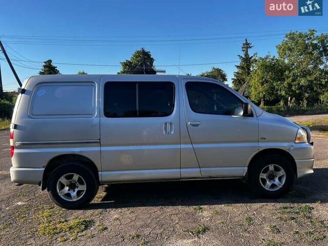 Серый Тойота Хиасе, объемом двигателя 2.49 л и пробегом 303 тыс. км за 10000 $, фото 2 на Automoto.ua