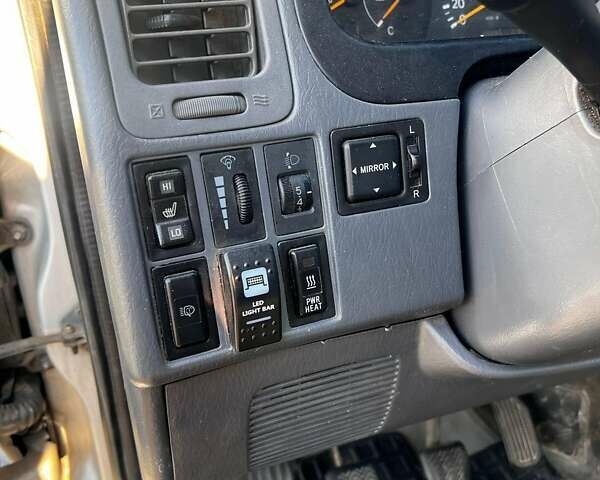 Серый Тойота Хиасе, объемом двигателя 2.49 л и пробегом 303 тыс. км за 10000 $, фото 11 на Automoto.ua