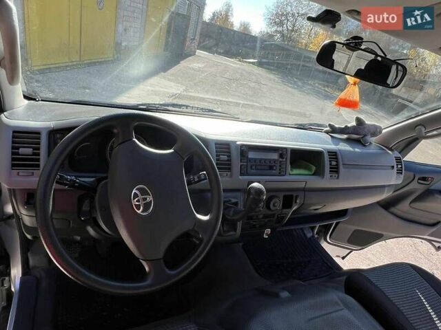 Серый Тойота Хиасе, объемом двигателя 2.69 л и пробегом 52 тыс. км за 25000 $, фото 10 на Automoto.ua