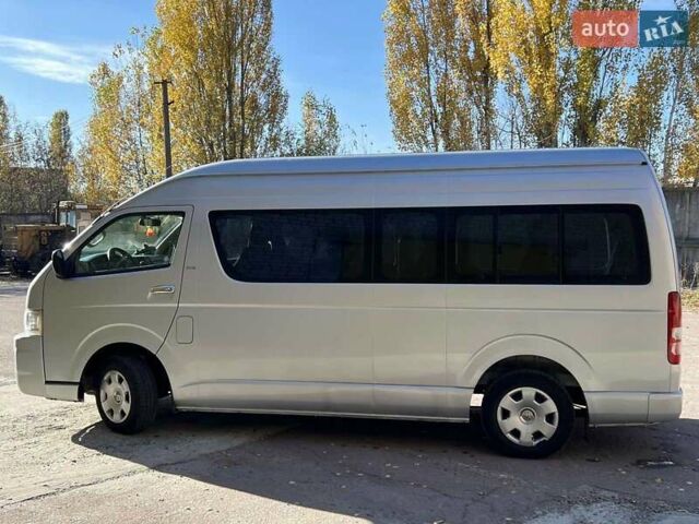 Серый Тойота Хиасе, объемом двигателя 2.69 л и пробегом 52 тыс. км за 25000 $, фото 3 на Automoto.ua
