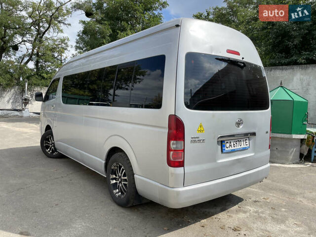 Серый Тойота Хиасе, объемом двигателя 2.69 л и пробегом 243 тыс. км за 12300 $, фото 2 на Automoto.ua