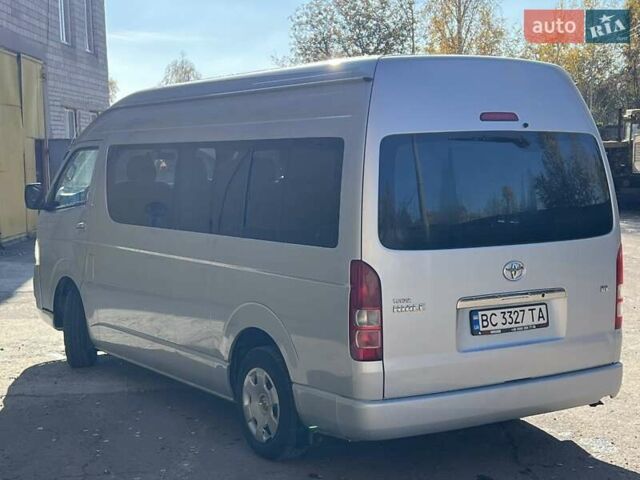 Серый Тойота Хиасе, объемом двигателя 2.69 л и пробегом 52 тыс. км за 25000 $, фото 6 на Automoto.ua