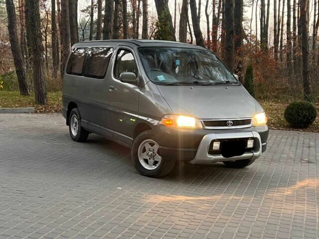 Серый Тойота Хиасе, объемом двигателя 3 л и пробегом 325 тыс. км за 7000 $, фото 1 на Automoto.ua