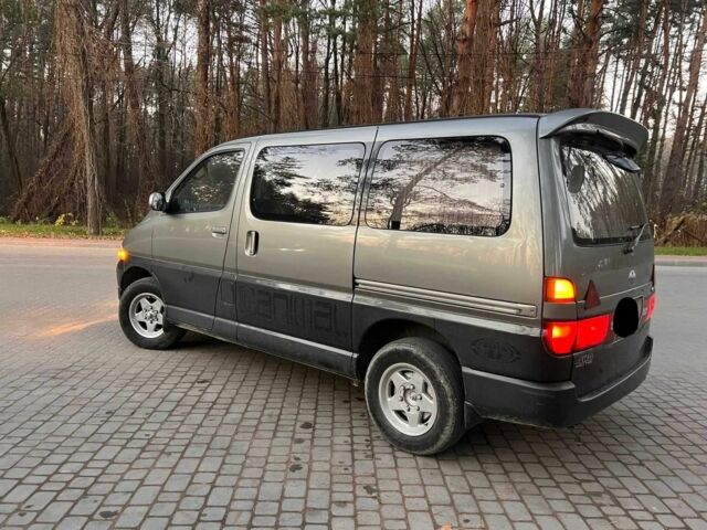 Серый Тойота Хиасе, объемом двигателя 3 л и пробегом 325 тыс. км за 7000 $, фото 3 на Automoto.ua