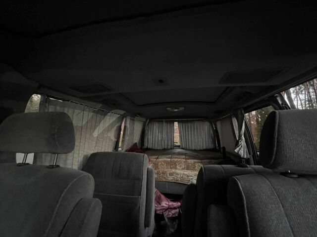 Серый Тойота Хиасе, объемом двигателя 3 л и пробегом 325 тыс. км за 7000 $, фото 4 на Automoto.ua