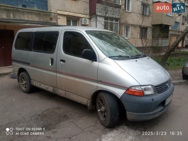 Серый Тойота Хиасе, объемом двигателя 2.5 л и пробегом 300 тыс. км за 8000 $, фото 3 на Automoto.ua