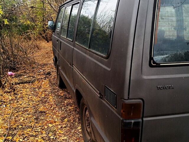 Тойота Хиасе 1984 в Днепре (Днепропетровске) на Automoto.ua Серый Тойота Хиасе, объемом двигателя 1.8 л и пробегом 300 тыс. км за 1250 $, фото 3 на Automoto.ua