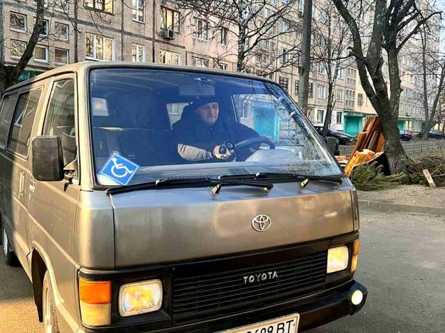 Серый Тойота Хиасе, объемом двигателя 2 л и пробегом 320 тыс. км за 3000 $, фото 3 на Automoto.ua