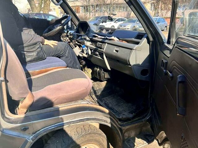 Серый Тойота Хиасе, объемом двигателя 2 л и пробегом 320 тыс. км за 3000 $, фото 5 на Automoto.ua