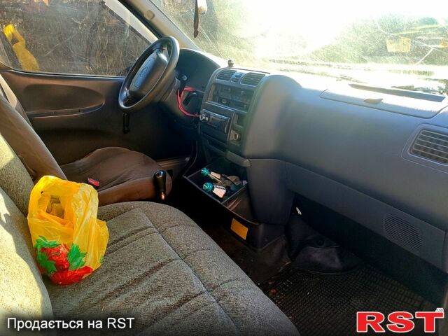 Серый Тойота Хиасе, объемом двигателя 2.5 л и пробегом 385 тыс. км за 5000 $, фото 3 на Automoto.ua