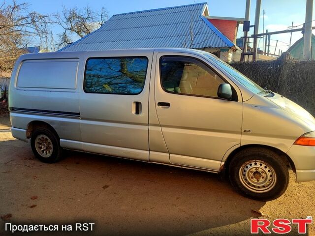 Сірий Тойота Хіасє, об'ємом двигуна 2.5 л та пробігом 385 тис. км за 5000 $, фото 1 на Automoto.ua