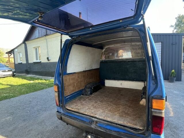 Синий Тойота Хиасе, объемом двигателя 2.2 л и пробегом 239 тыс. км за 2000 $, фото 2 на Automoto.ua