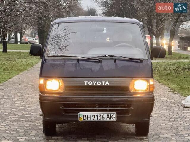 Синий Тойота Хиасе, объемом двигателя 0 л и пробегом 290 тыс. км за 3400 $, фото 3 на Automoto.ua