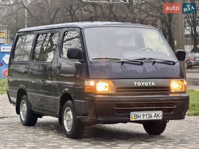 Синий Тойота Хиасе, объемом двигателя 0 л и пробегом 290 тыс. км за 3400 $, фото 2 на Automoto.ua