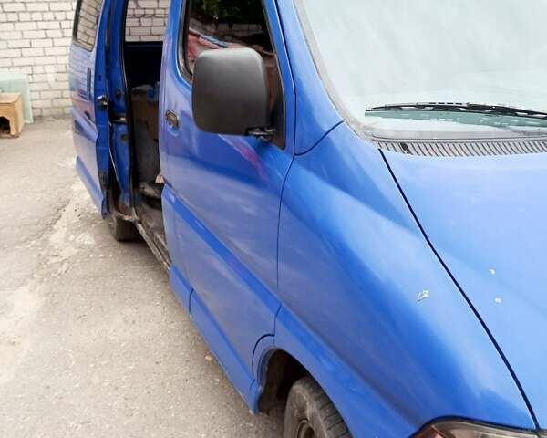 Синий Тойота Хиасе, объемом двигателя 2.4 л и пробегом 300 тыс. км за 5500 $, фото 1 на Automoto.ua