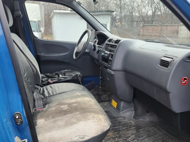 Синій Тойота Хіасє, об'ємом двигуна 2.5 л та пробігом 200 тис. км за 2800 $, фото 7 на Automoto.ua