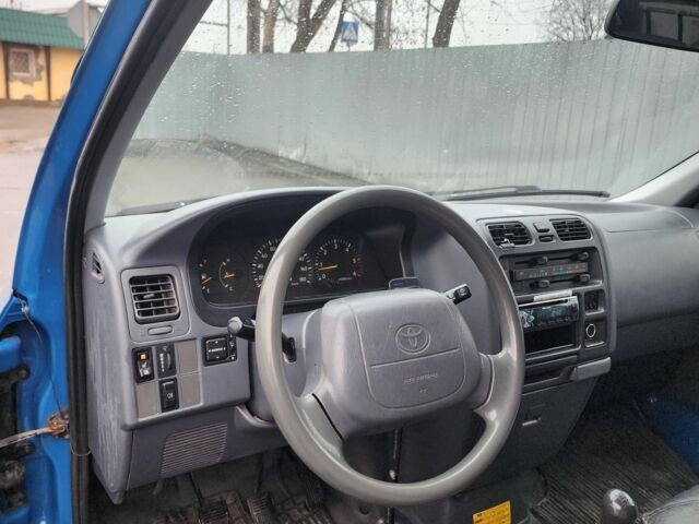 Синій Тойота Хіасє, об'ємом двигуна 2.5 л та пробігом 200 тис. км за 2800 $, фото 5 на Automoto.ua