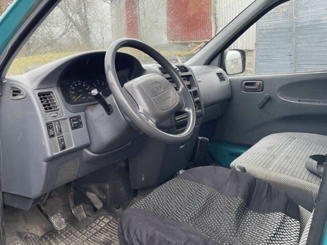 Синий Тойота Хиасе, объемом двигателя 2 л и пробегом 277 тыс. км за 3400 $, фото 2 на Automoto.ua