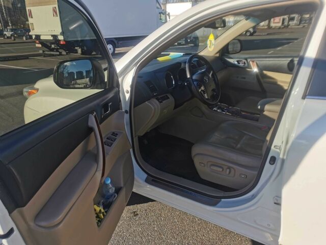 Белый Тойота Хайлендер, объемом двигателя 3.5 л и пробегом 204 тыс. км за 18200 $, фото 6 на Automoto.ua