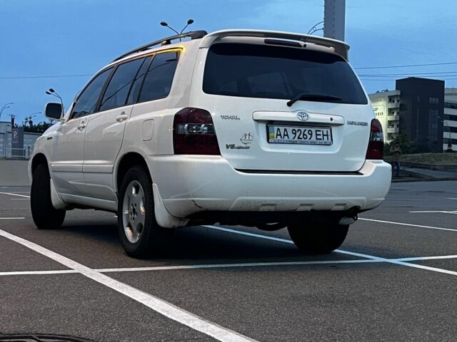 Белый Тойота Хайлендер, объемом двигателя 3.3 л и пробегом 175 тыс. км за 10950 $, фото 2 на Automoto.ua