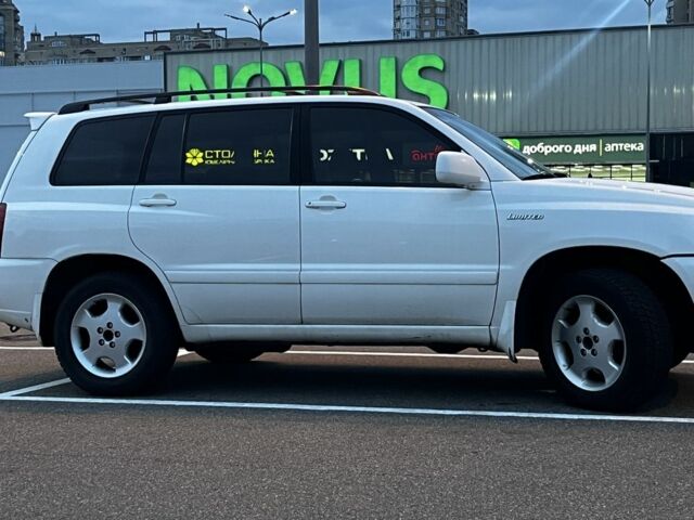 Белый Тойота Хайлендер, объемом двигателя 3.3 л и пробегом 175 тыс. км за 10950 $, фото 4 на Automoto.ua