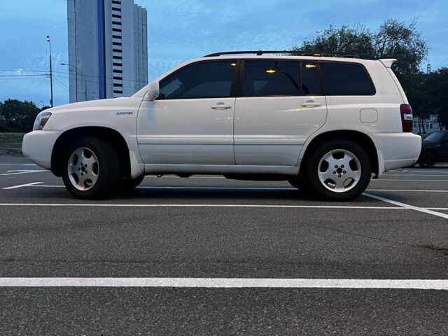 Белый Тойота Хайлендер, объемом двигателя 3.3 л и пробегом 175 тыс. км за 10950 $, фото 1 на Automoto.ua