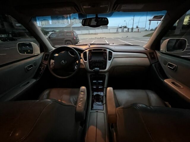 Белый Тойота Хайлендер, объемом двигателя 3.3 л и пробегом 175 тыс. км за 10950 $, фото 6 на Automoto.ua