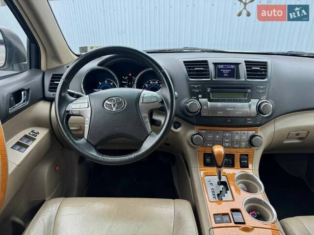 Белый Тойота Хайлендер, объемом двигателя 3.31 л и пробегом 418 тыс. км за 10490 $, фото 14 на Automoto.ua