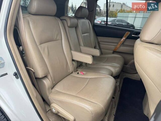 Белый Тойота Хайлендер, объемом двигателя 3.31 л и пробегом 418 тыс. км за 10490 $, фото 10 на Automoto.ua