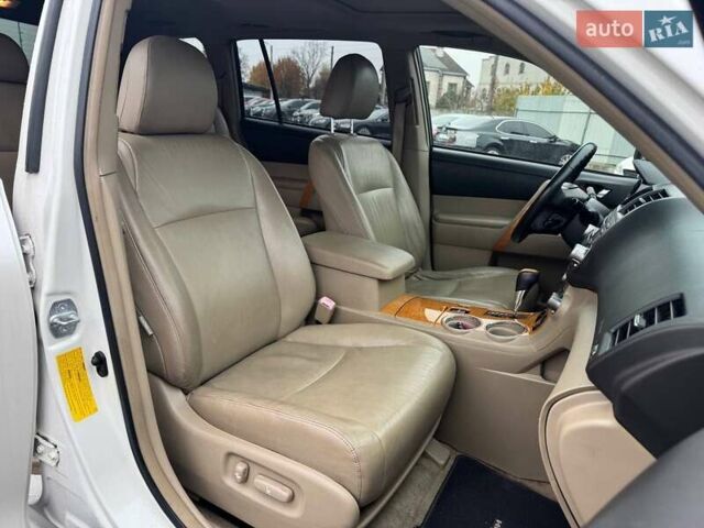 Белый Тойота Хайлендер, объемом двигателя 3.31 л и пробегом 418 тыс. км за 10490 $, фото 12 на Automoto.ua