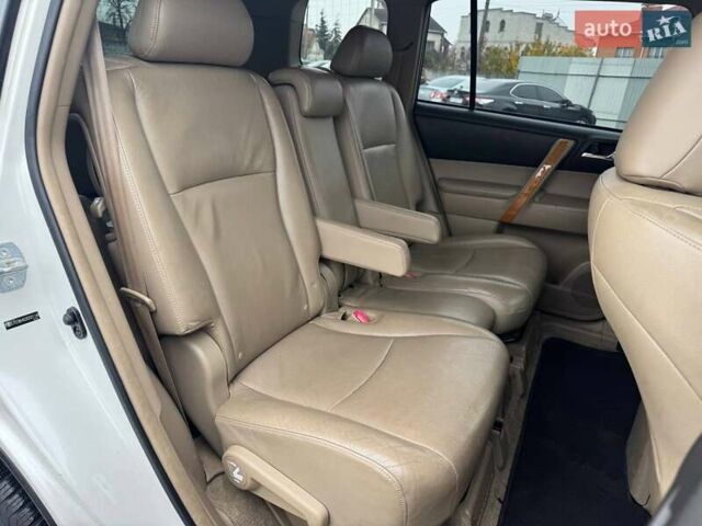 Белый Тойота Хайлендер, объемом двигателя 3.31 л и пробегом 418 тыс. км за 10490 $, фото 11 на Automoto.ua