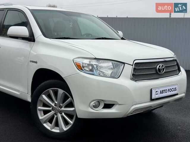 Белый Тойота Хайлендер, объемом двигателя 3.31 л и пробегом 418 тыс. км за 10490 $, фото 1 на Automoto.ua