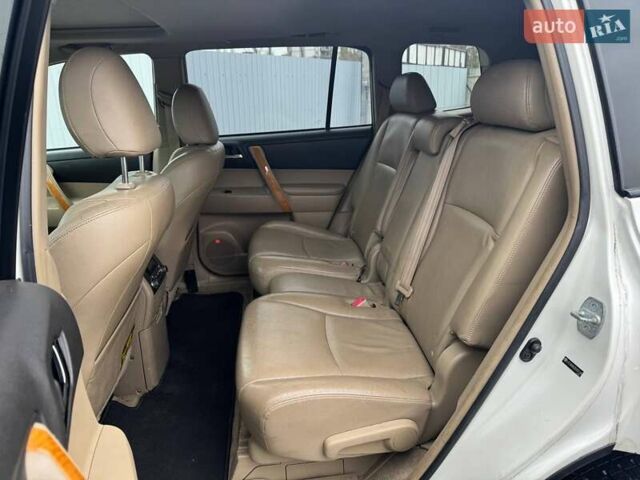 Белый Тойота Хайлендер, объемом двигателя 3.31 л и пробегом 418 тыс. км за 10490 $, фото 9 на Automoto.ua