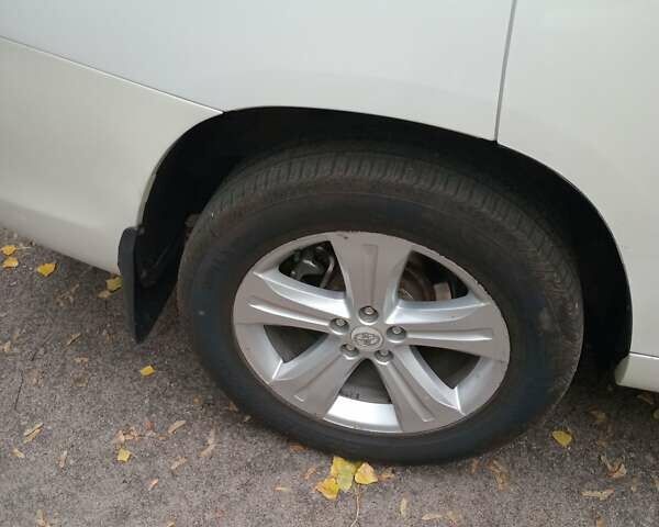 Белый Тойота Хайлендер, объемом двигателя 3.46 л и пробегом 110 тыс. км за 15300 $, фото 16 на Automoto.ua