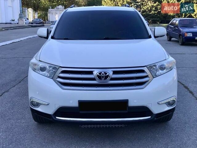 Белый Тойота Хайлендер, объемом двигателя 3.5 л и пробегом 178 тыс. км за 15999 $, фото 3 на Automoto.ua