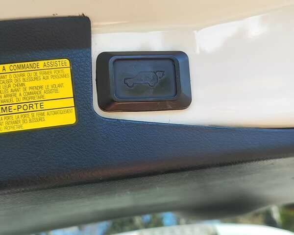 Білий Тойота Хайлендер, об'ємом двигуна 3.46 л та пробігом 227 тис. км за 16800 $, фото 38 на Automoto.ua