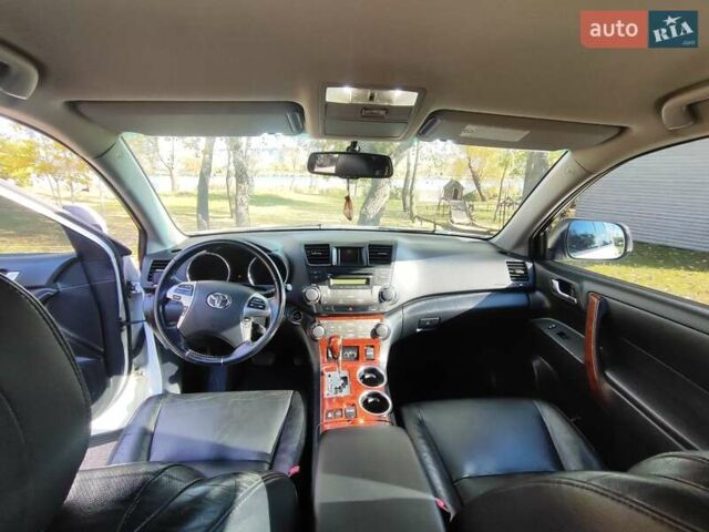 Білий Тойота Хайлендер, об'ємом двигуна 3.46 л та пробігом 227 тис. км за 16800 $, фото 17 на Automoto.ua