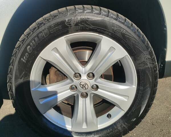 Білий Тойота Хайлендер, об'ємом двигуна 3.46 л та пробігом 227 тис. км за 16800 $, фото 9 на Automoto.ua