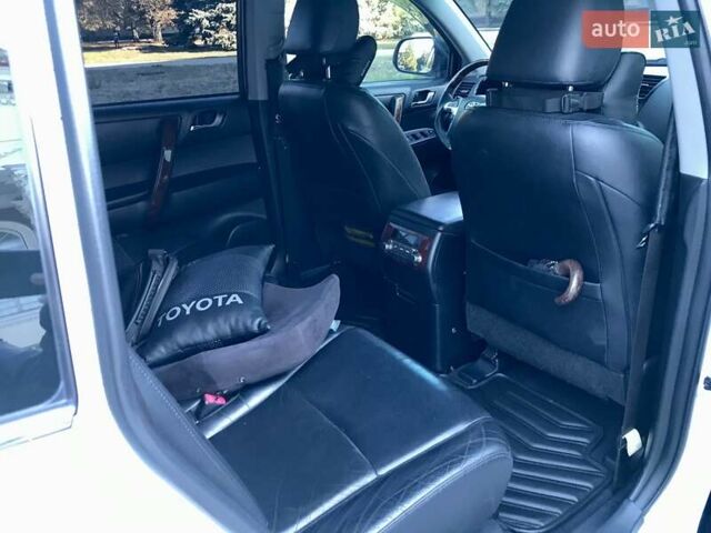 Белый Тойота Хайлендер, объемом двигателя 3.5 л и пробегом 178 тыс. км за 15999 $, фото 26 на Automoto.ua