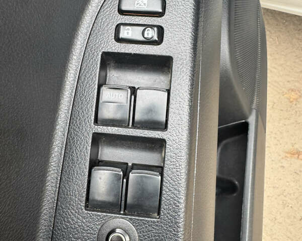 Білий Тойота Хайлендер, об'ємом двигуна 3.5 л та пробігом 178 тис. км за 16200 $, фото 18 на Automoto.ua